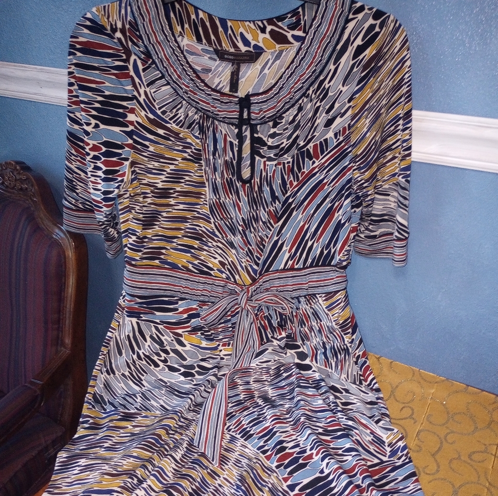 BCBGMAXAZRIA Scoop Neckline Art Unique Design Casual Dress.
